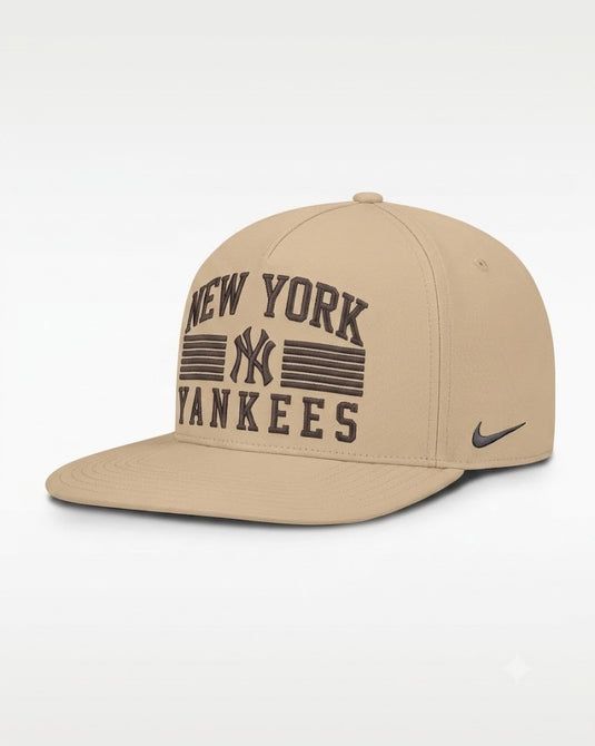 Gorra Nike Pro High Crown New York Yankees – Desert Khaki & Chocolate