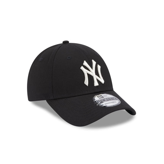 New York Yankees Metallic Logo Womens Black 9FORTY Adjustable Cap