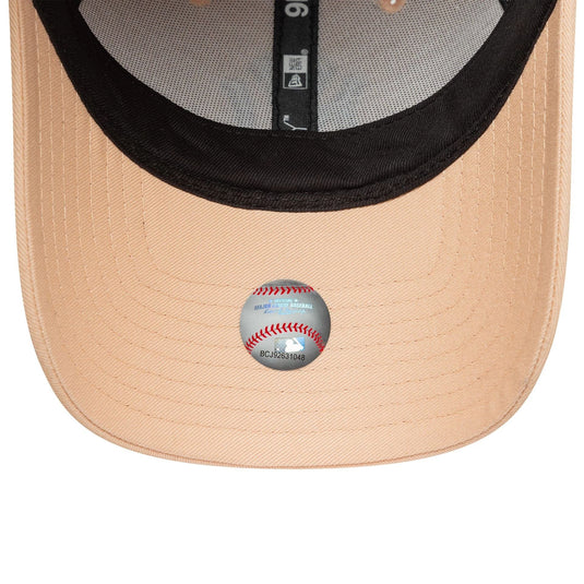 Gorra New York Yankees MLB Metallic Logo 9FORTY Mujer Rosa Pastel