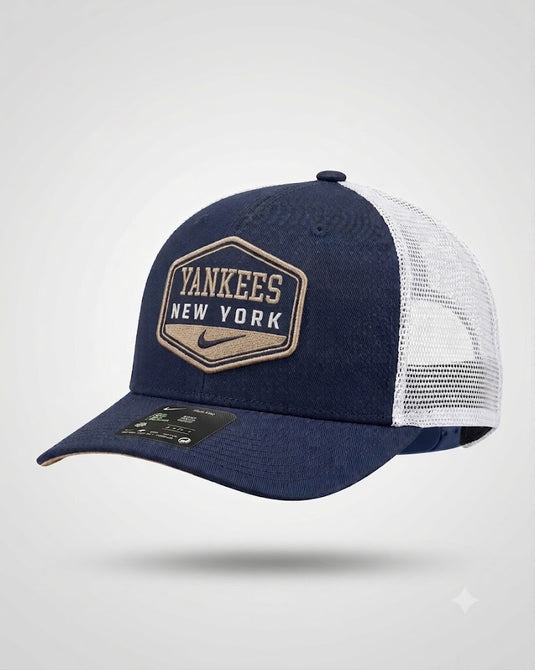 Gorra Nike Rise Trucker New York Yankees – Navy & Desert Sand