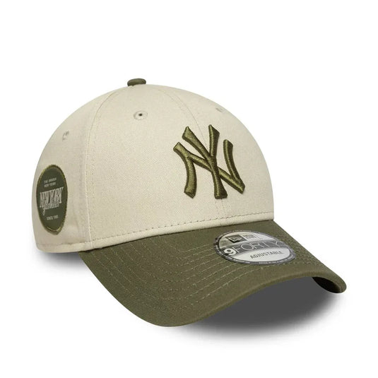 Gorra New Era New York Yankees MLB Sidepatch 9FORTY Beige - Tinino Baseball & Sports