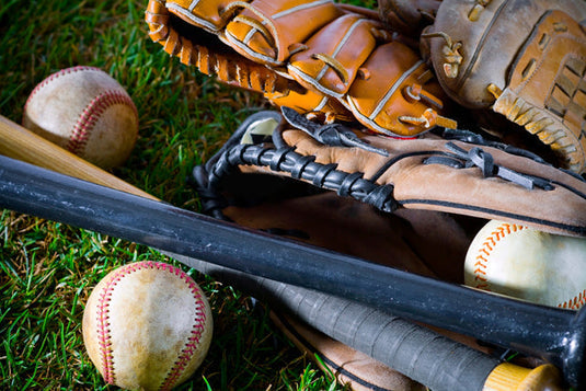 Equipamiento imprescindible para empezar en béisbol o softbol: guía práctica ⚾ 🥎