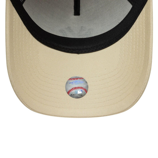 Gorra New Era New York Yankees MLB Sidepatch 9FORTY E-Frame Beige - Tinino Baseball & Sports