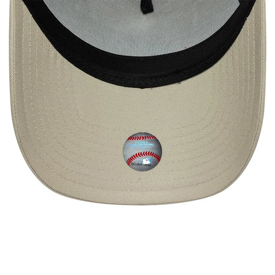 Gorra New York Yankees MLB League Essential 9FORTY A-Frame Beige
